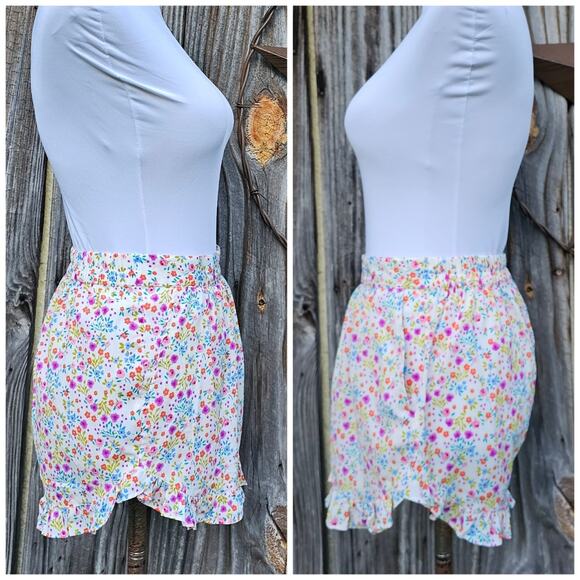 Ditzy Floral Ruffle Shorts TopShop Size 4 White Multi Rainbow Girly Flirty  NWT - Picture 3 of 8